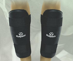 SKYDD - Benskydd - Konstmaterial - Hayashi Benskydd Svart