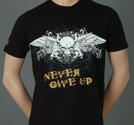 Topten T-Shirt  "Never give up"  Svart